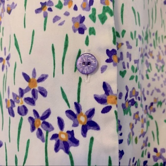 LEGGIADRO Button Front Inverted Notch Collar Blouse in Wild Iris Meadow - Picture 7 of 9